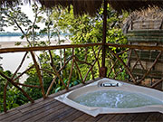 Open-air jacuzzi. Arcoiris Lodge. Ecuador
